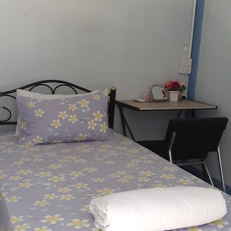 Baansu Hostel Bangkok Exteriör bild