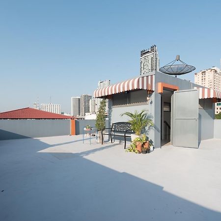 Baansu Hostel Bangkok Exteriör bild