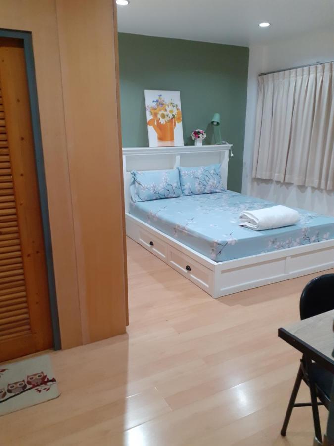 Baansu Hostel Bangkok Exteriör bild