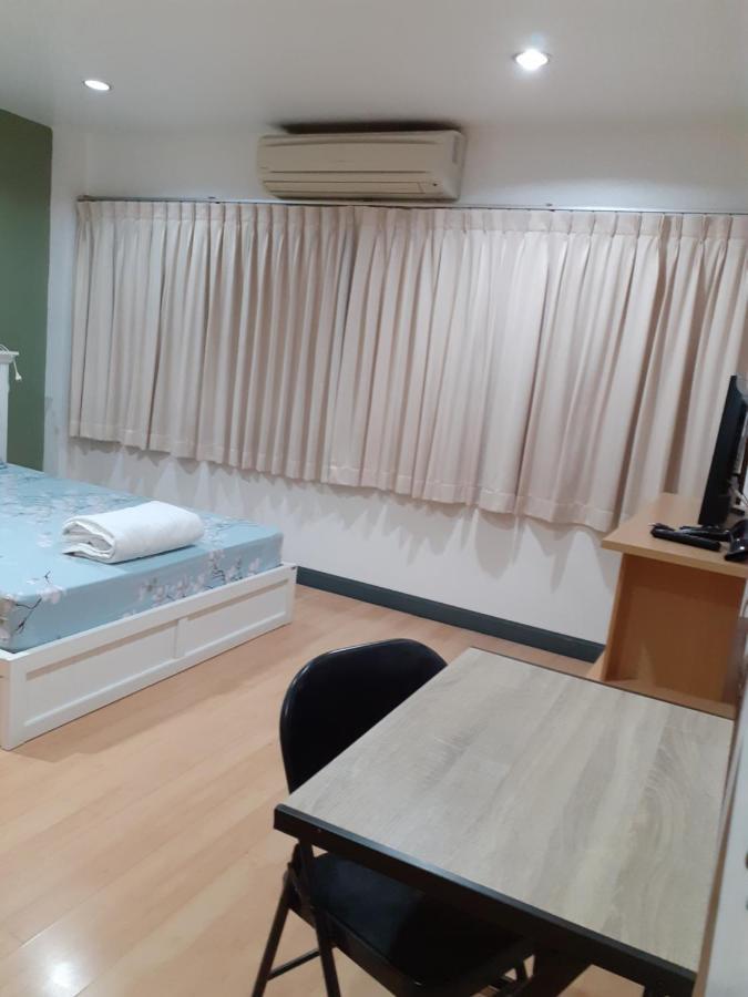 Baansu Hostel Bangkok Exteriör bild
