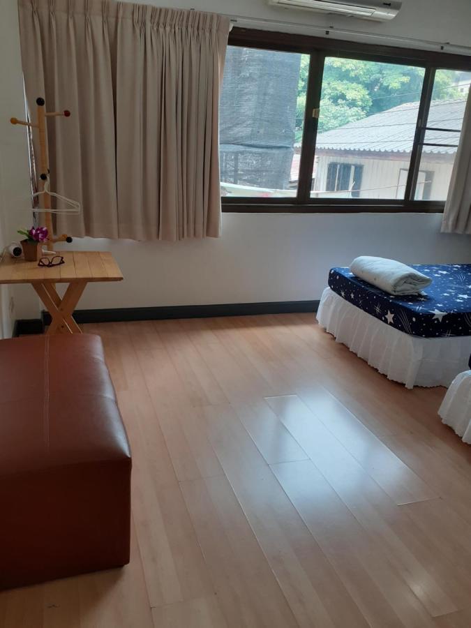 Baansu Hostel Bangkok Exteriör bild