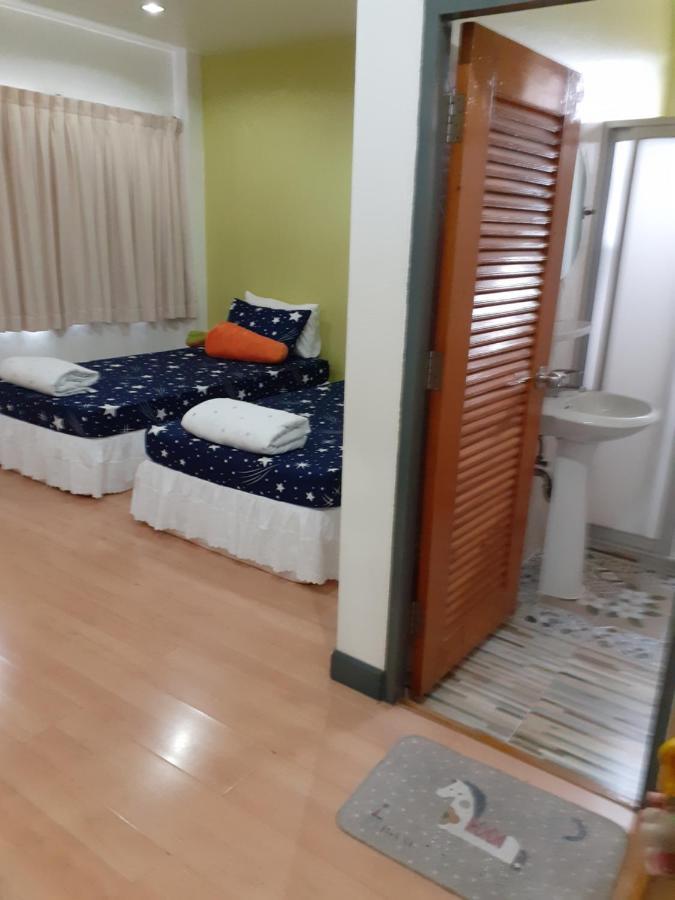 Baansu Hostel Bangkok Exteriör bild