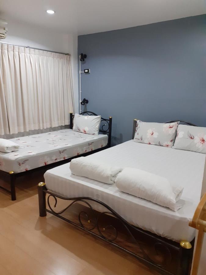 Baansu Hostel Bangkok Exteriör bild