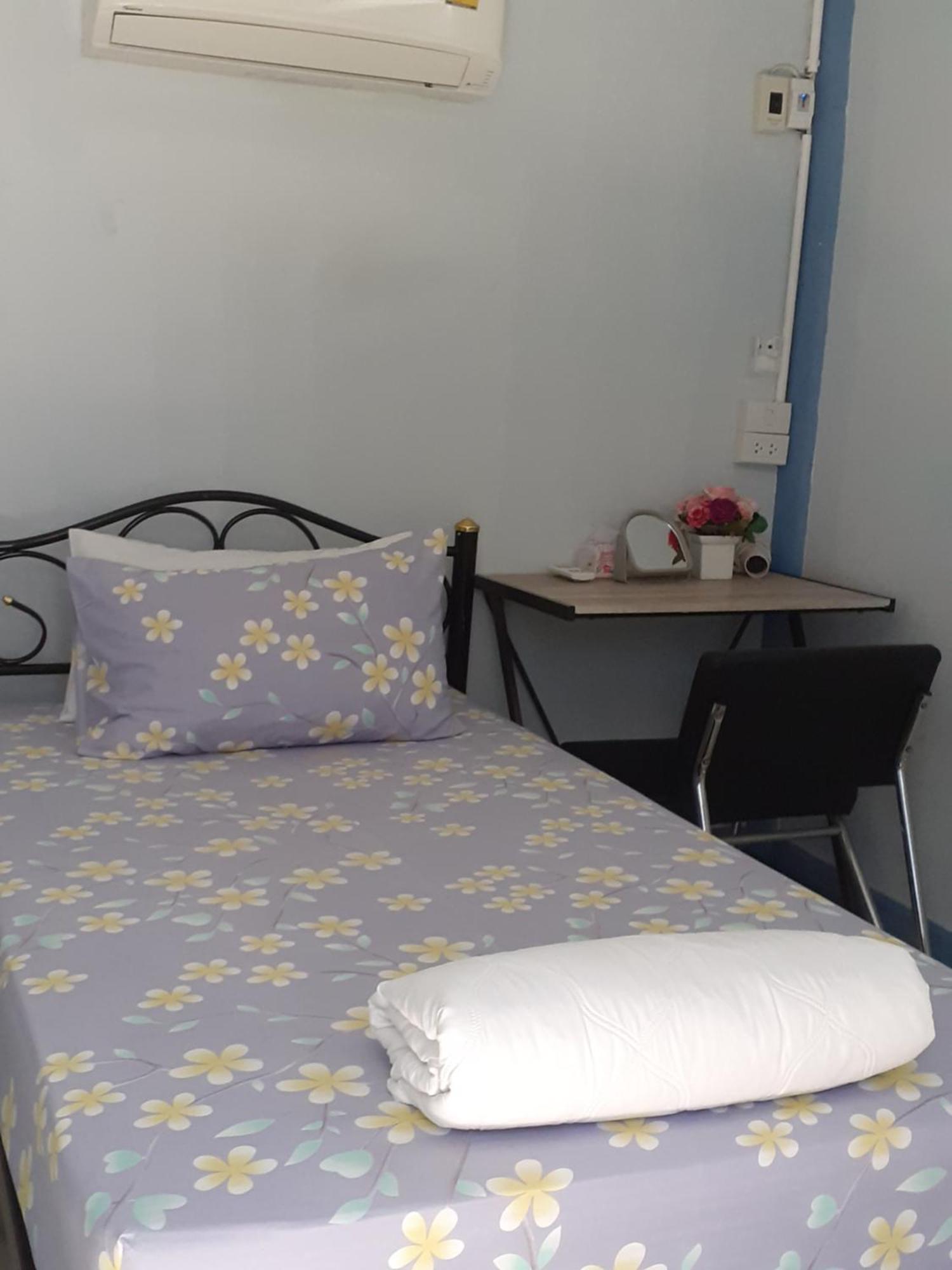 Baansu Hostel Bangkok Exteriör bild