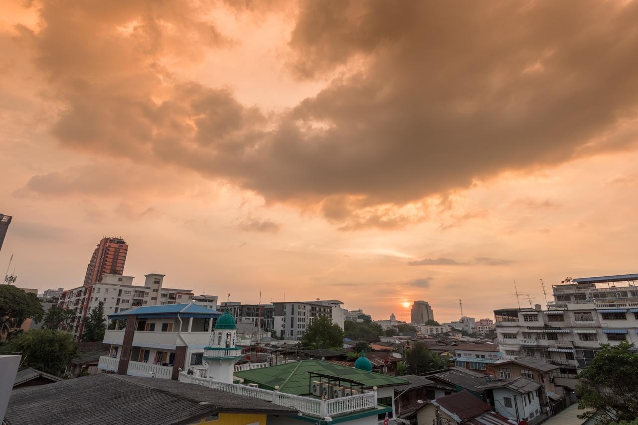Baansu Hostel Bangkok Exteriör bild