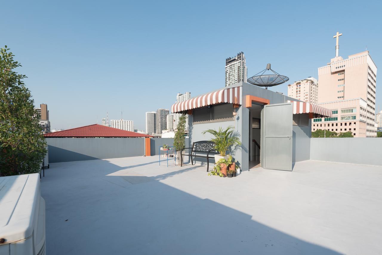 Baansu Hostel Bangkok Exteriör bild